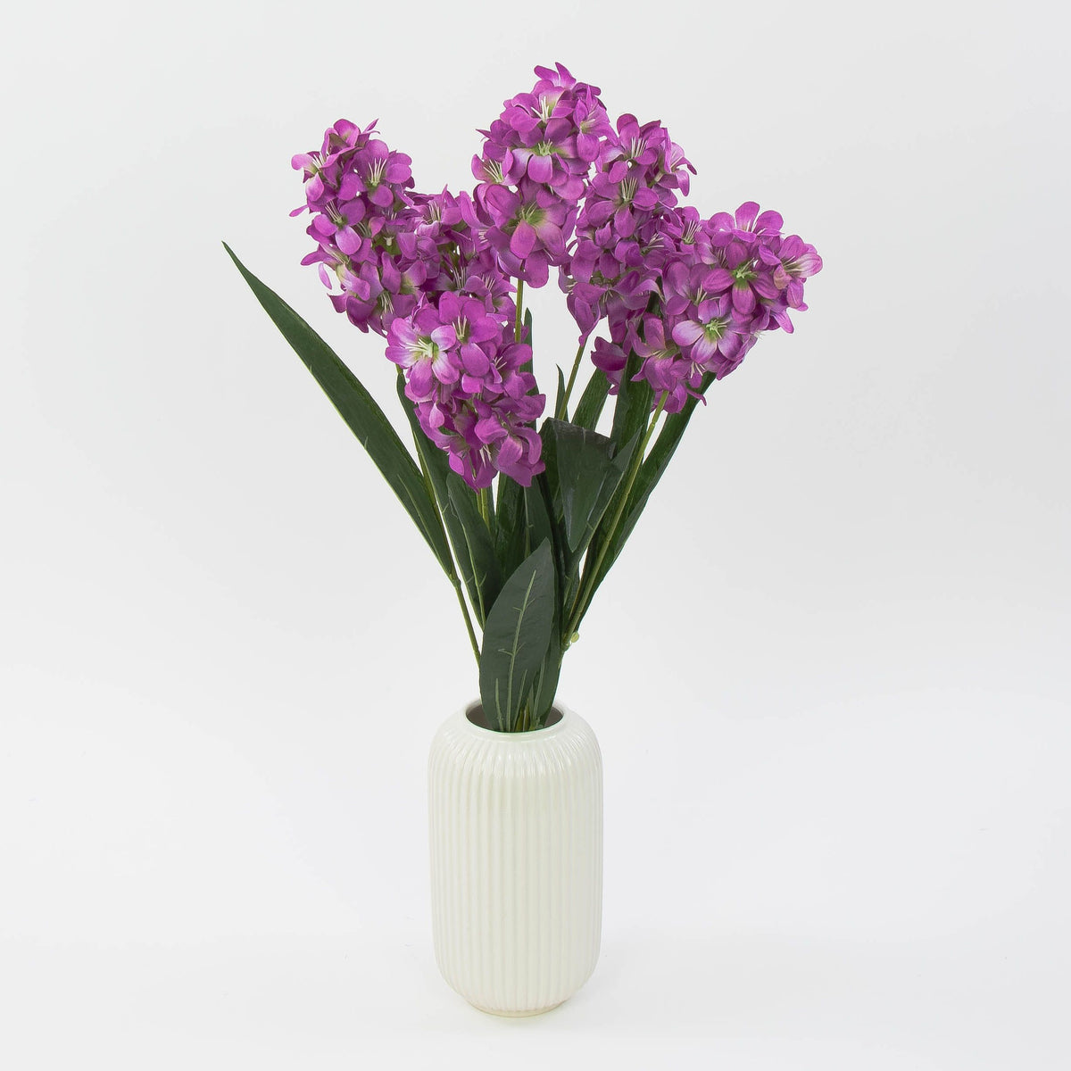 Violetti tekohyasintin kimppu