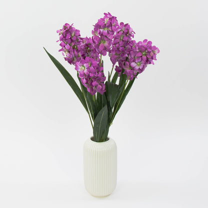Violetti tekohyasintin kimppu