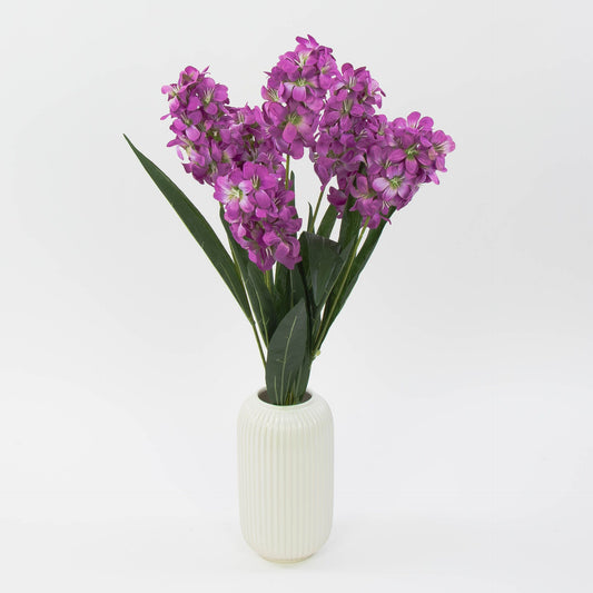 Violetti tekohyasintin kimppu